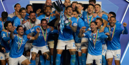 نابولي يتوج بكأس السوبر الإيطالي