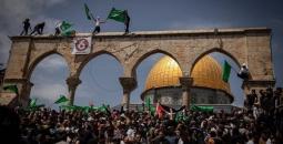 تظاهرة ورفع أعلام فلسطين وحماس في الأقصى.jpg