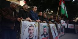 عائلات الأسرى الفلسطينيين يشاركون في وقفة احتجاجية تضامنية أمام مقر الصليب الأحمر في مدينة غزة5.jpg