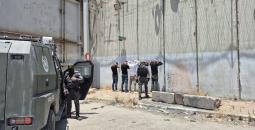 العمال الفلسطينيين.