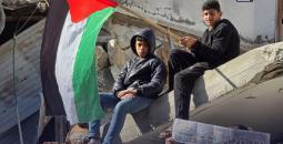 وقفة تضامنية في مخيم المغازي وسط قطاع غزة للمطالبة بمعدات إزالة الأنقاض ومساكن آمنة