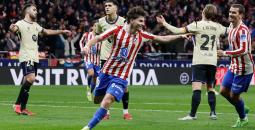 أتلتيكو مدريد يكتسح برشلونة ويضع قدماً بنهائي كأس الملك