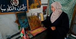 غزة.. معرضٌ بُعث من تحت الأنقاض ليرسم ملامح الحياة في خيمة