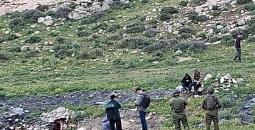 احتجاز مواطنين بمسافر يطا