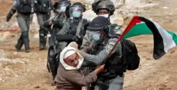 الاعتداء على مسن فلسطيني.webp