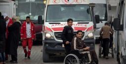 عدد من مرضى وجرحى غزة يغادرون القطاع للعلاج في الخارج