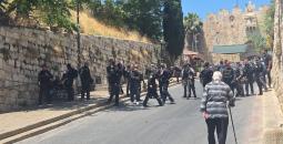 الاحتلال يعتدي على جنازة شاب في القدس