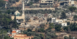 جرافات الاحتلال تدمر بلدة حداثا جنوبي لبنان.png