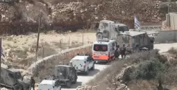 احتجاز مركبة إسعاف فلسطينية.webp
