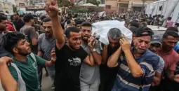 تشييع شهداء بعد غارات الاحتلال على خان يونس.webp