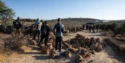 مستوطنون يهاجمون وفداً دبلوماسياً