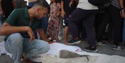 فلسطينيون يودّعون أحبّتهم في غزة