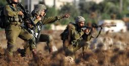 قوات الاحتلال تطلق النار على الفلسطينيين.jpg