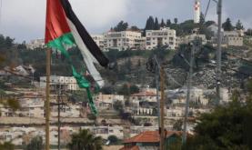 علم فلسطين مرفوعا وسط الوحدات الاستيطانية بالضفة والقدس