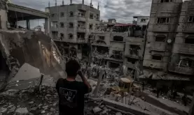 صورة أرشيفية للدمار في مربع سكني بقطاع غزة.webp