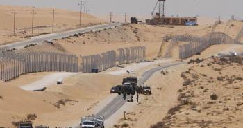 مقتل 3 جنود إسرائيليين وإصابة آخر بإطلاق نار على الحدود مع مصر (4).jpg