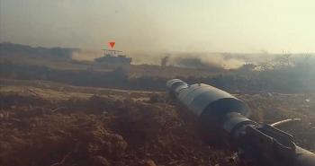 استهداف آلية إسرائيلية بقذيفة الياسين 105.jpg