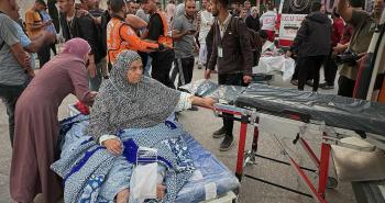 مصابون بالقصف