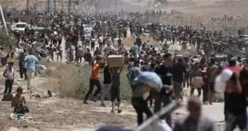 اندفاع الناس نحو مراكز التوزيع