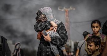 نازحون نساء وأطفال في غزة.jpg