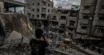 صورة أرشيفية للدمار في مربع سكني بقطاع غزة.webp