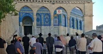 متطرفون يهود يؤدون طقوسا تلمودية.jpg