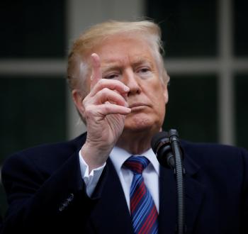 2019-01-04T195813Z_1630717260_RC1FEE4CBCE0_RTRMADP_3_USA-SHUTDOWN-TRUMP.jpg
