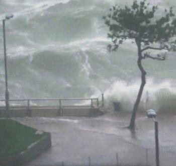 634900-2018-09-16T131940Z_89755167_RC15D0582300_RTRMADP_3_ASIA-STORM.JPG