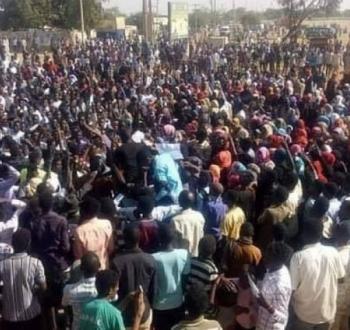 تفريق المتظاهرين في السودان بالقوة