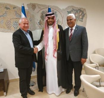 مواطن سعودي يزور تل ابيب