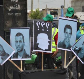 خبير إسرائيلي: قضية الجنود الأسرى غائبة عن تفاهمات التهدئة
