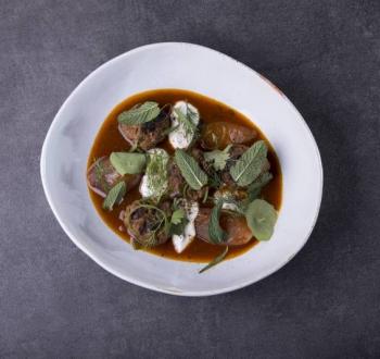 02_MAA_S04_SH27_MEATBALLS_WITH_YOGHURT_AND_HERBS_IMGL1273_473003_large.jpg