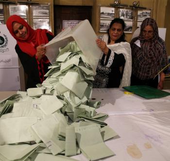 2018-07-25T134426Z_2102250281_RC1D7D46BC40_RTRMADP_3_PAKISTAN-ELECTION.jpg