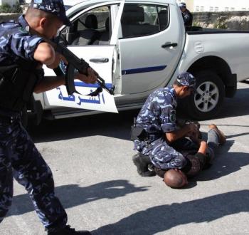 الشرطة الفلسطينية.jpg