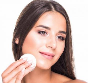 young-woman-cleaning-face_744937_original.jpg