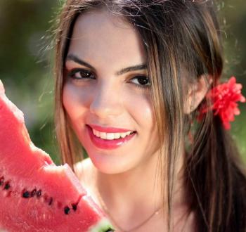 pretty-young-woman-eating-watermelon_774444_original.jpg