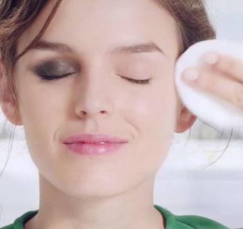 1099042-simple-how-to-remove-your-party-make-up-green-top-wipingjpgrendition1700650_406286_original.jpg