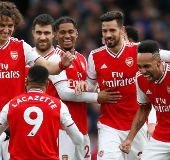 arsenal-celebrating-alexandre-lacazette_1wd7bt4pfiq47103sdfnbltb5k.jpg