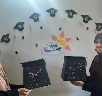 التوأم شروق وشمس حسنين يحصلان على نتيجة متفوقة في نتائج التوجيهي