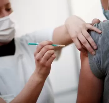 2021FRANCE-VACCINES.webp