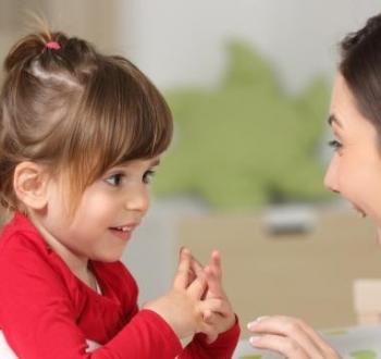 6 طرق لإقناع طفلك بسماع كلامك