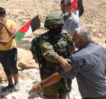 وقفة منددة بالتهيجر في مسافر يطا.jpg
