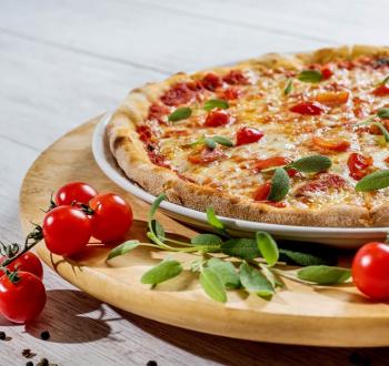 عجينة البيتزا بالأعشاب