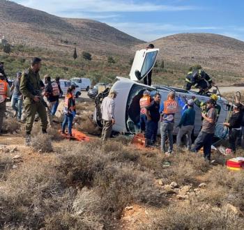 إصابة مواطن وطفلته في أريحا