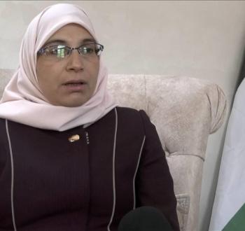الكاتبة السياسية لمى خاطر.jpg