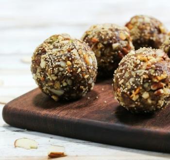 كرات التمر بالجوز والزبيب لضيافة العيد