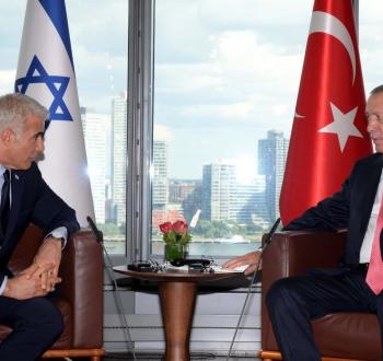 رئيس الوزراء الإسرائيلي لابيد والرئيس التركي أردوغان