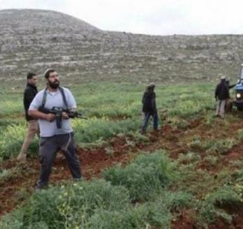 توضيحية - مستوطنون يعتدون على مزارع فلسطيني.jpg