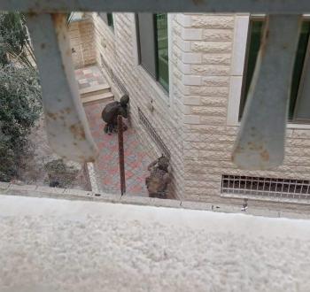 الاحتلال يحاصر مسجد في القدس