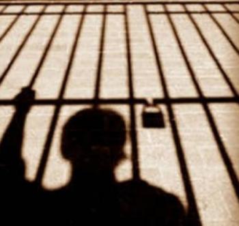 صورة تعبيرية للأسرى في سجون الاحتلالjpg